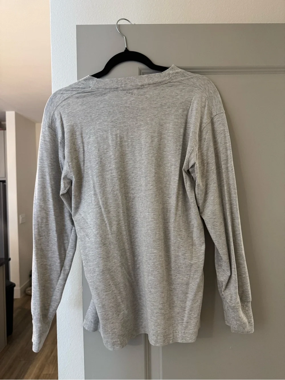 Abercrombie & Fitch Light Gray Long-Sleeve Crew Tee
